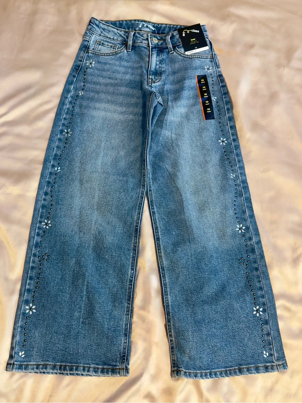 Girls’ Wide Leg Embroidered Jeans (10) + 2 Tops (S 6/7) ✨3-Pc Bundle
